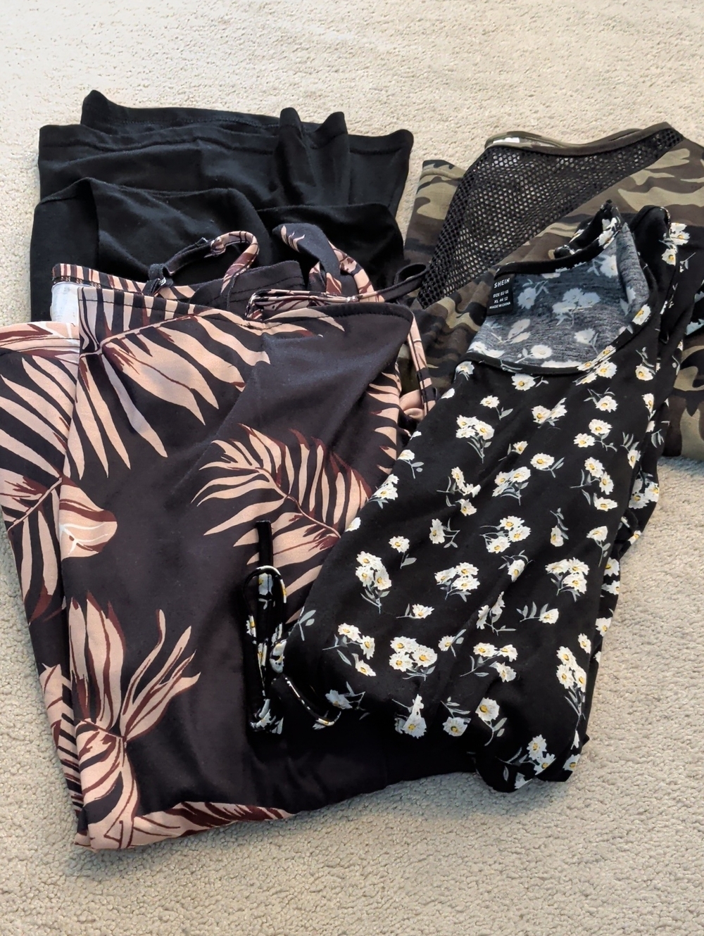 XL Lot 2 Dresses & 2 Tops